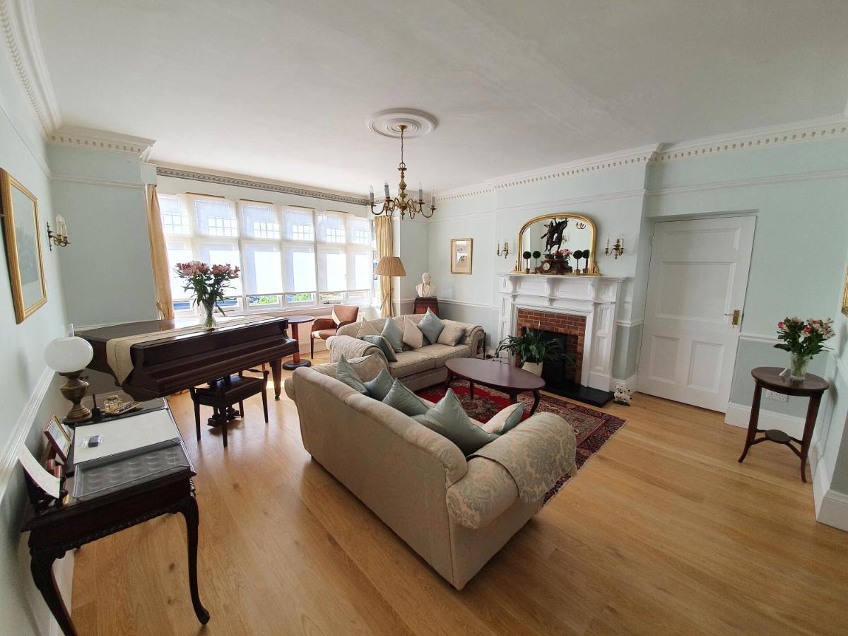 Ditton Lodge Kingston upon Thames  Buitenkant foto