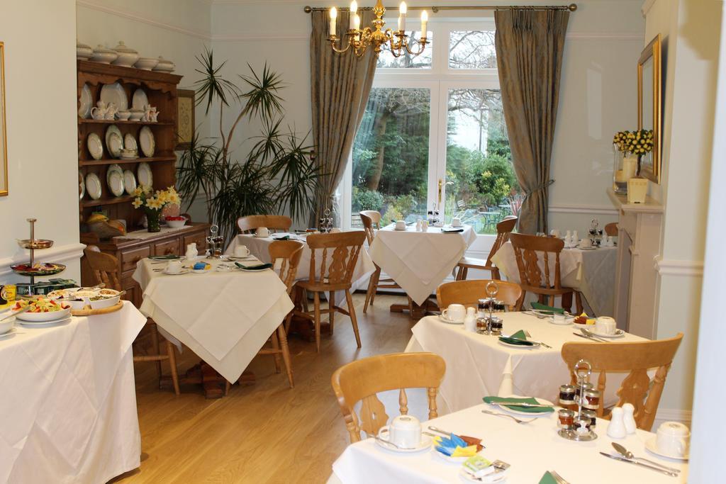 Ditton Lodge Kingston upon Thames  Buitenkant foto