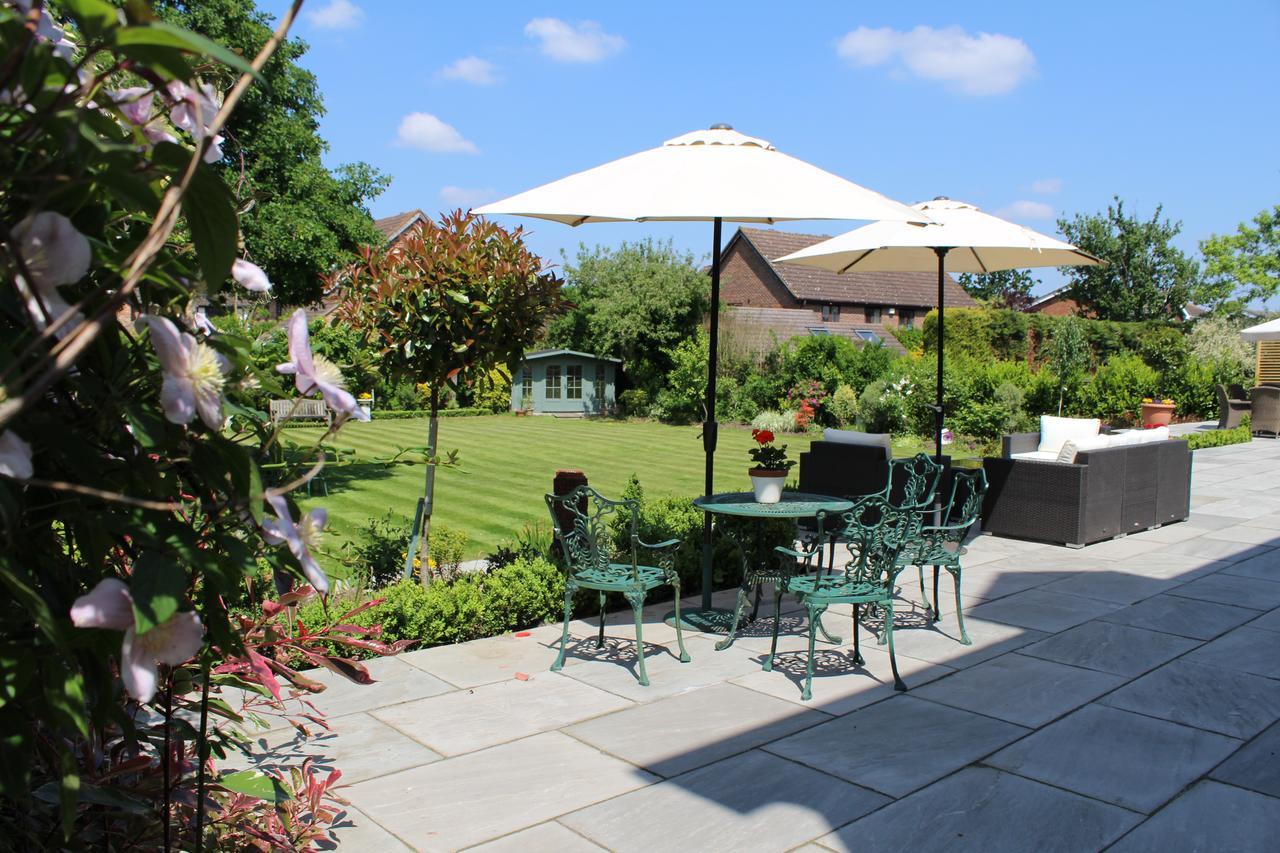 Ditton Lodge Kingston upon Thames  Buitenkant foto